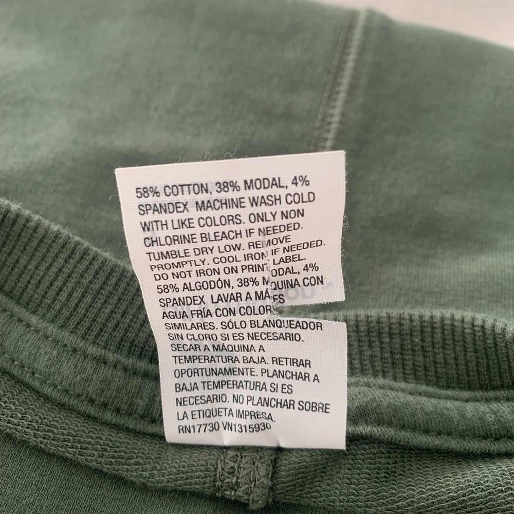 all in motion Cropped Sweatshirt with Pockets - Picture 7 of 7